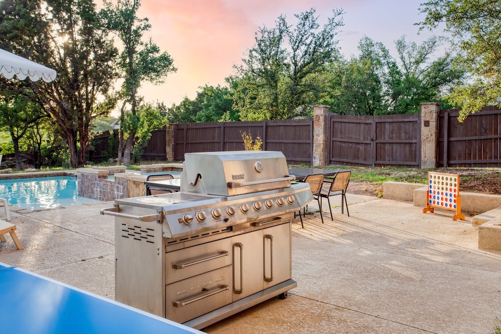 Hudson by Avantstay Magnificent Home w/ Beautiful Views, Multiple Living Areas, Pool & Games!