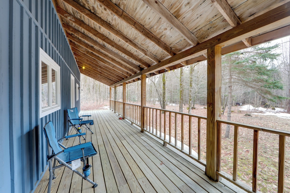 Fall Festival Retreat: Cabin w/ Deck & Yard!