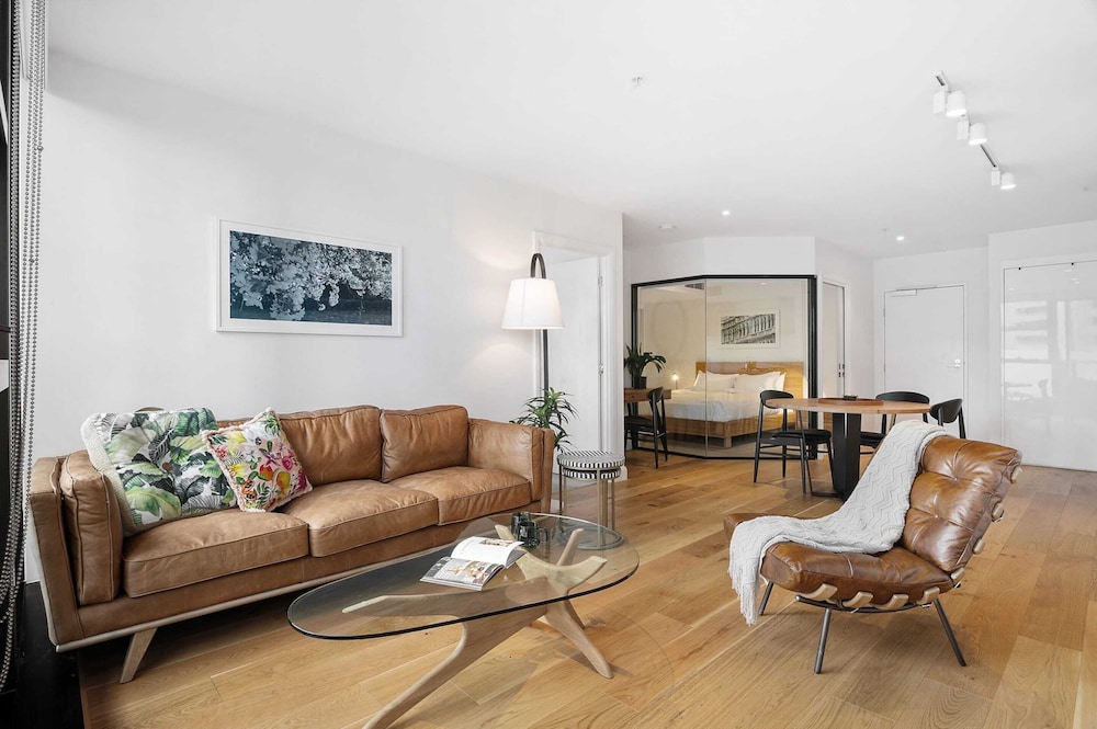 Sleek Inner-city Flat in the Heart of Melbourne
