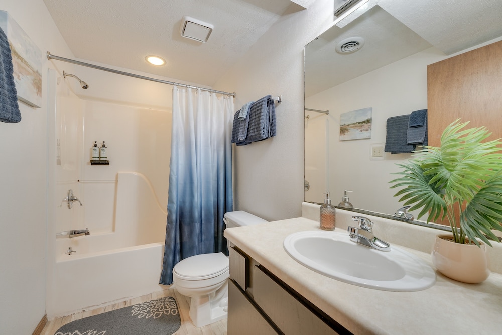 3 Mi to Silver Dollar City! Family Getaway w/ Pool view 4