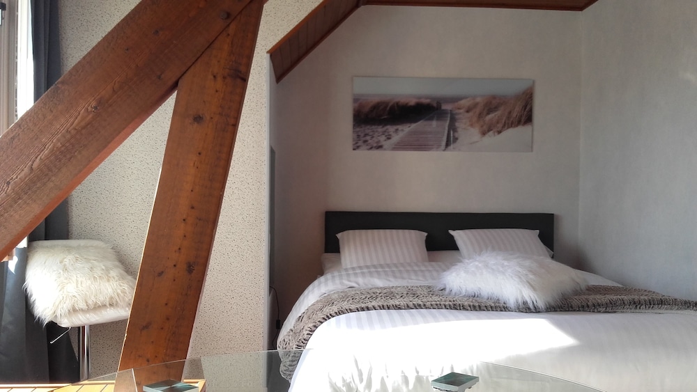 Chambre du Jardin Fleuri view 4