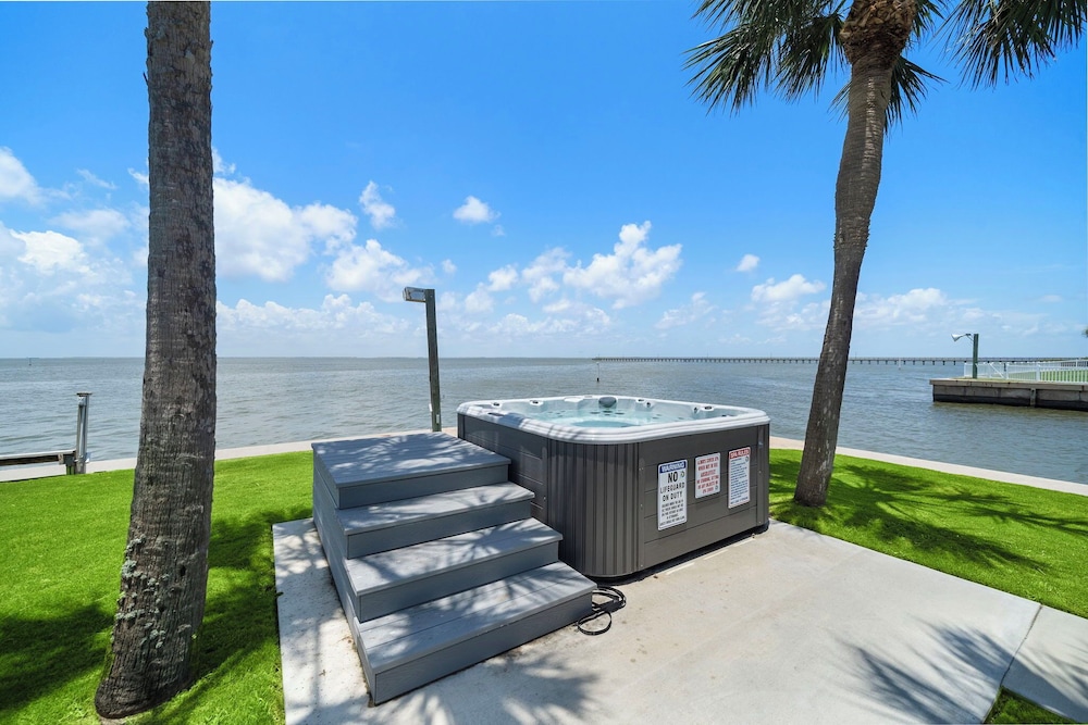 Blue Marlin Bayfront Retreat by Ryson Vacation Rentals