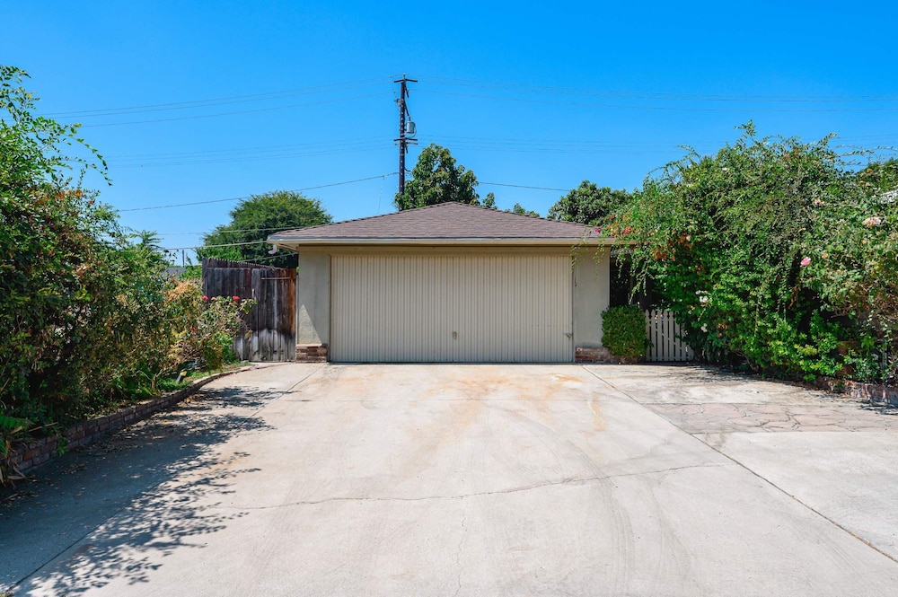 Comfortable Pasadena Retreat With Good Location