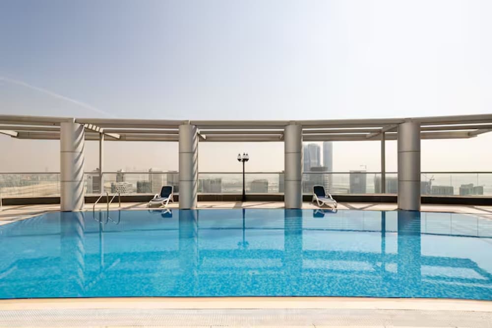 Maison Privee - Comfortable Downtown Apartment w/ City Skyline Vws