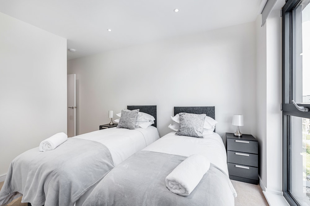 EMERALD APARTMENTS LONDON view 4