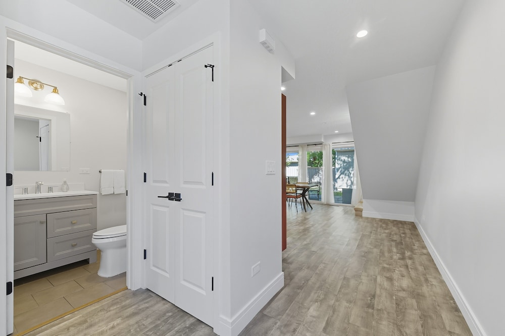 Bright Modern 3bed 2.5bath Evanston Home W/parking 3 Bedroom Home