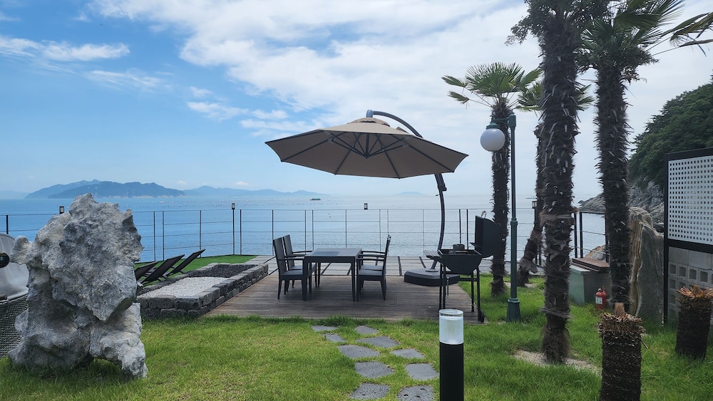Namhae Orosy Bada Pool Villa & Pension