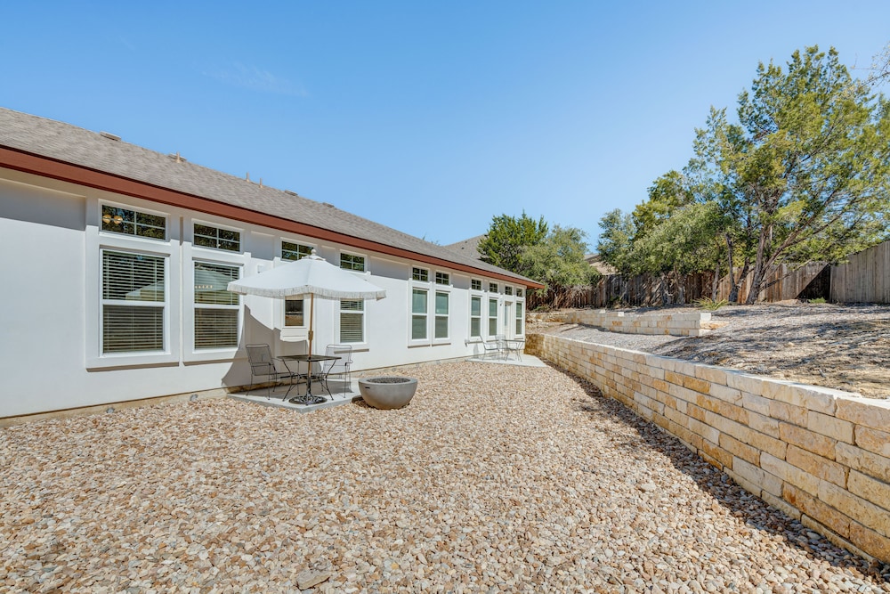 Idyllic Lago Vista Home < 1 Mi to Lake Travis! - Property Image 9