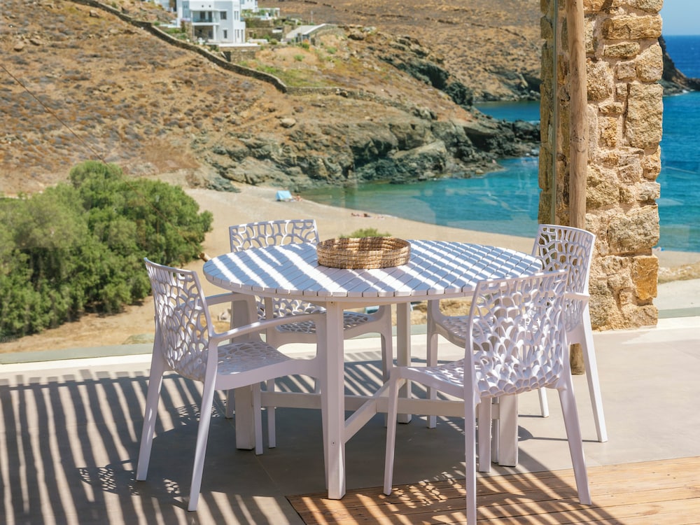Mykonist Merchia Beach Villas & Suites