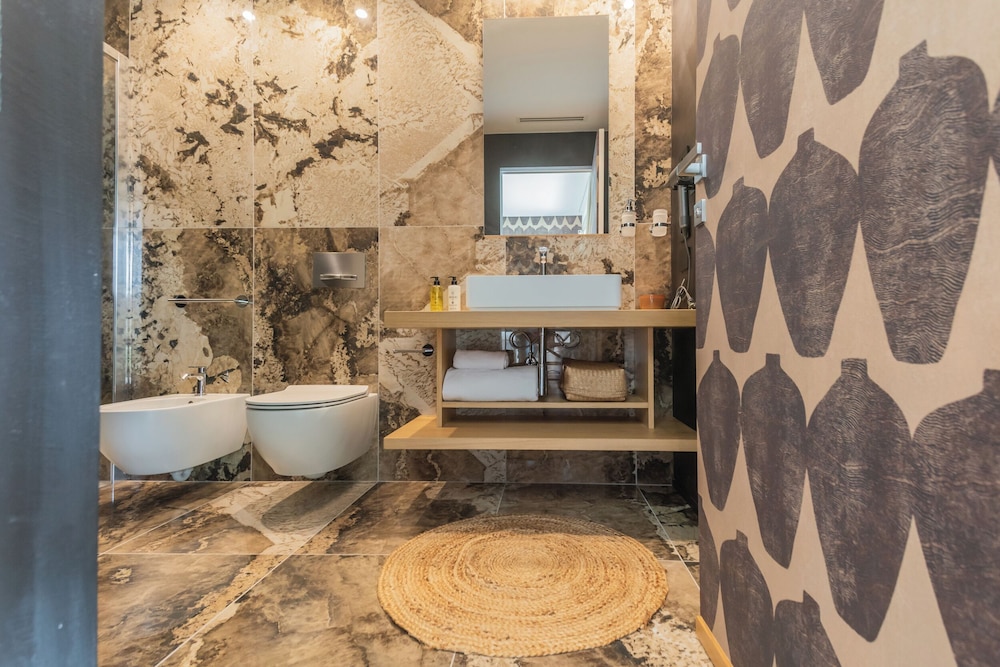 Pureview Luxury Suites, with breakfast & pool by Rent all Como
