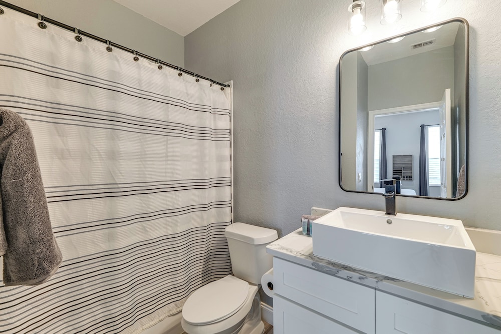 Regal Palms Gem Near Disney w/ Patio, Themed Rooms