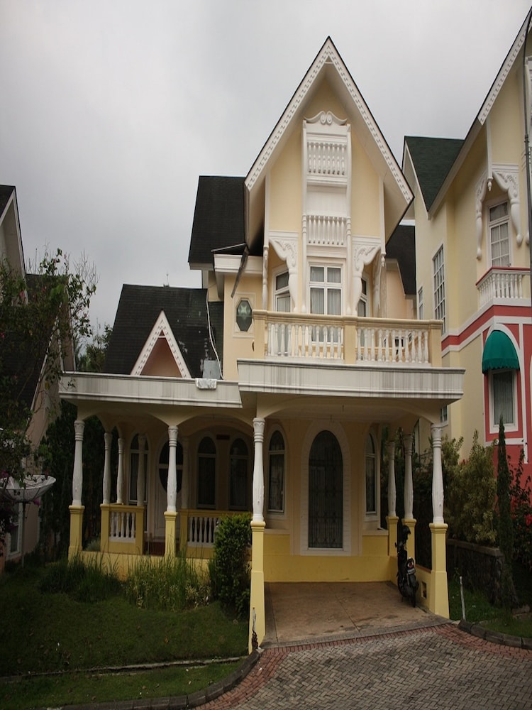 Villa Kota Bunga Teratai