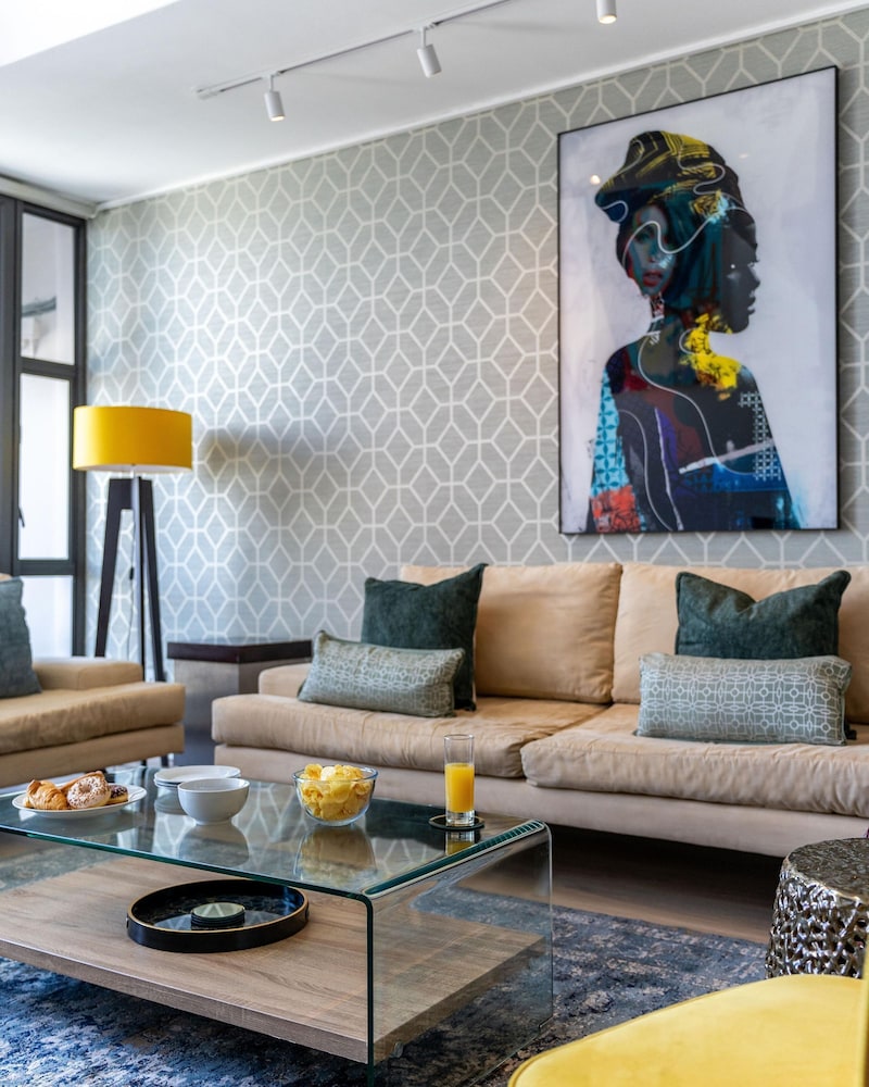 Urban Palette - Modern Artistic Green Point Apt