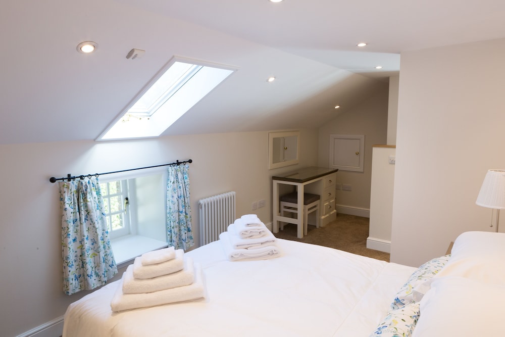 Garden View Cottage in a Grade Ii'listed Property view 5