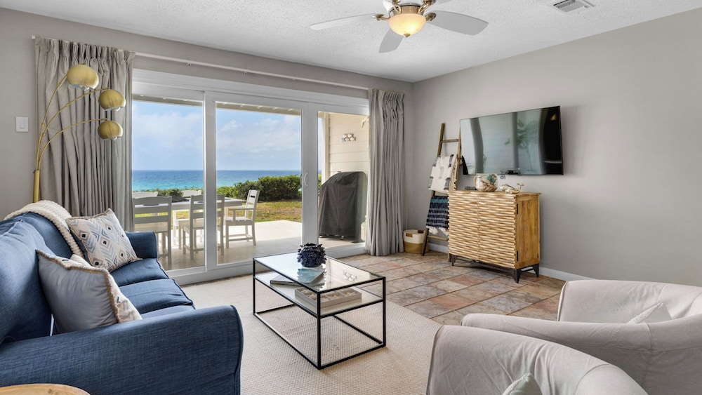 2BR Beachfront Townhome w/ Beach Service + Free Attraction Tickets!