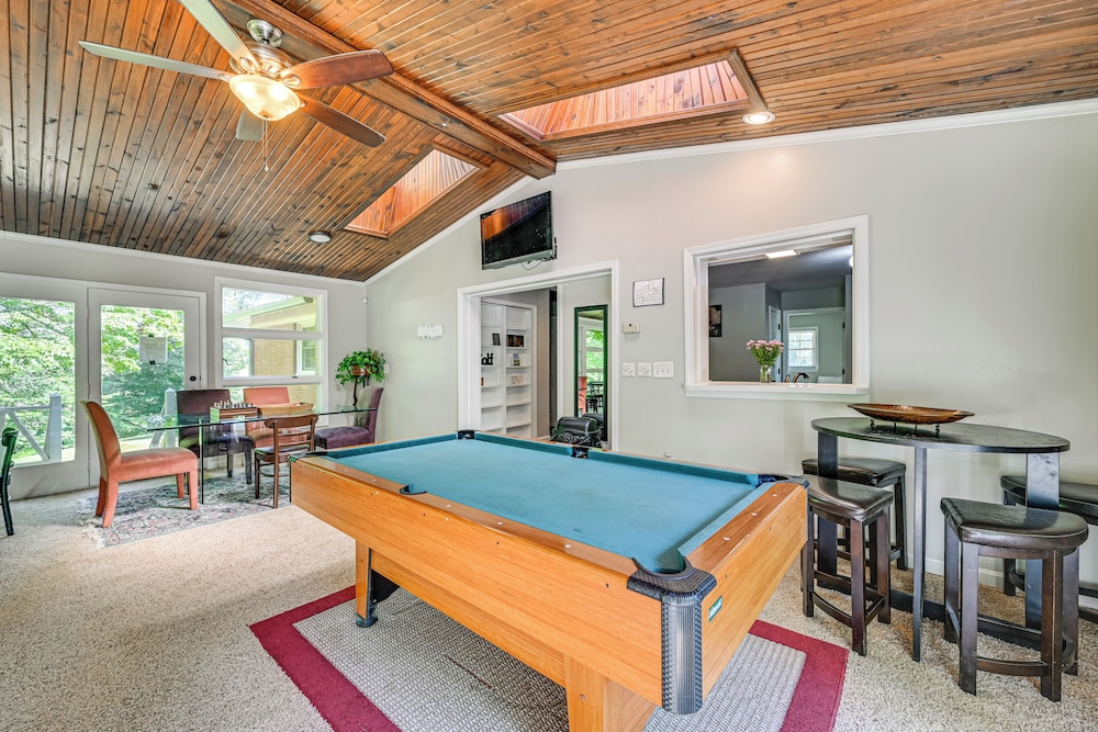 Golf Course Views & Games Galore - Vine Grove Gem!