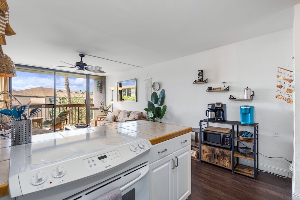 Maui Vista 2-301 - Modern and Bright Renovation in Building 2, No Carpet, AC!