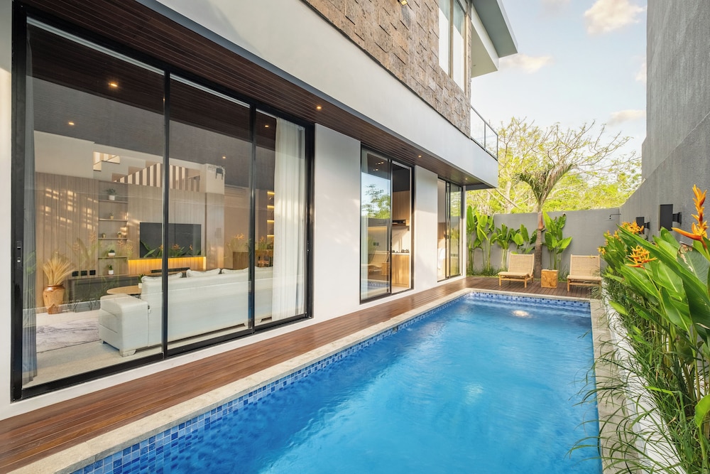 Tropical Bliss Villa 9E - 10min to Beach