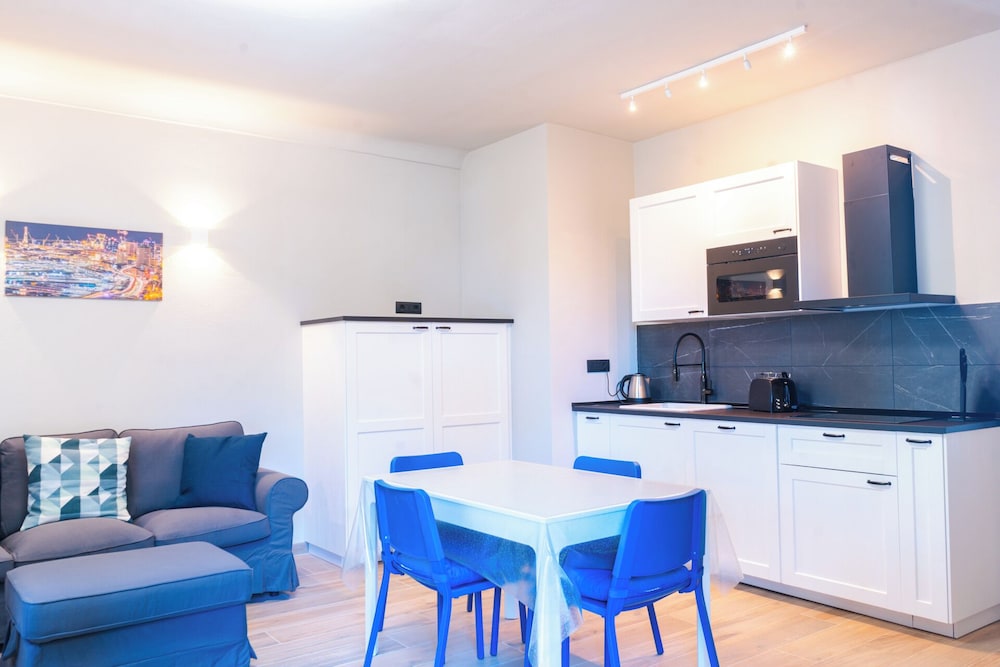 Lemon Apartment with Garden and Sea View