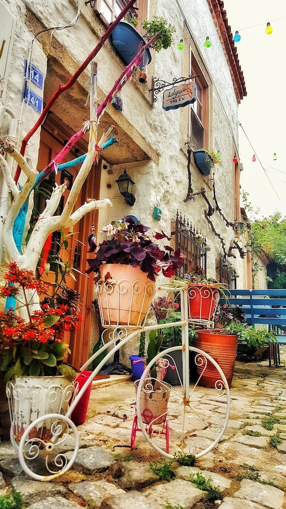 Lilyum Alaçatı Butik Otel - Image 40