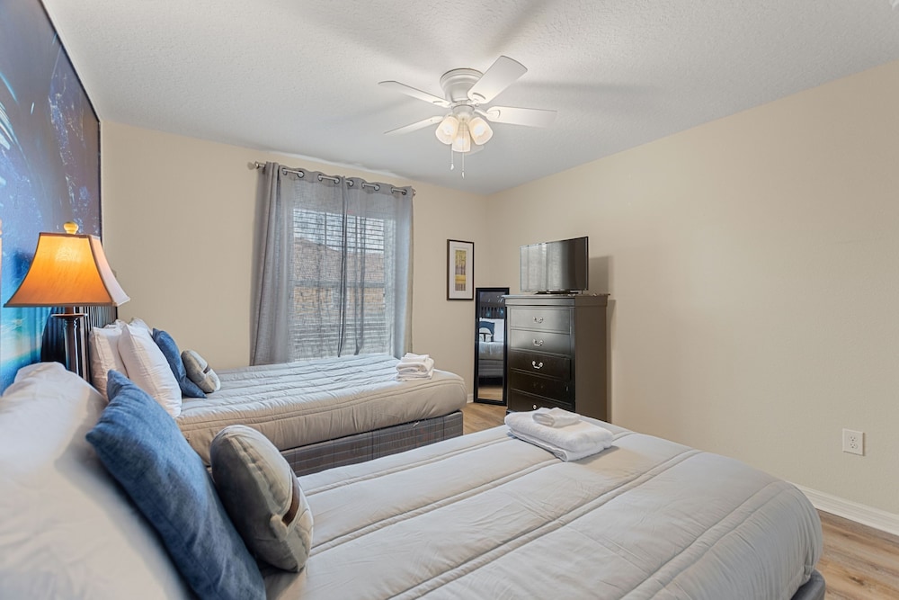 Sunny Paradise Retreat At Paradise Palms By Shine Villas 4 Bedroom Townhouse