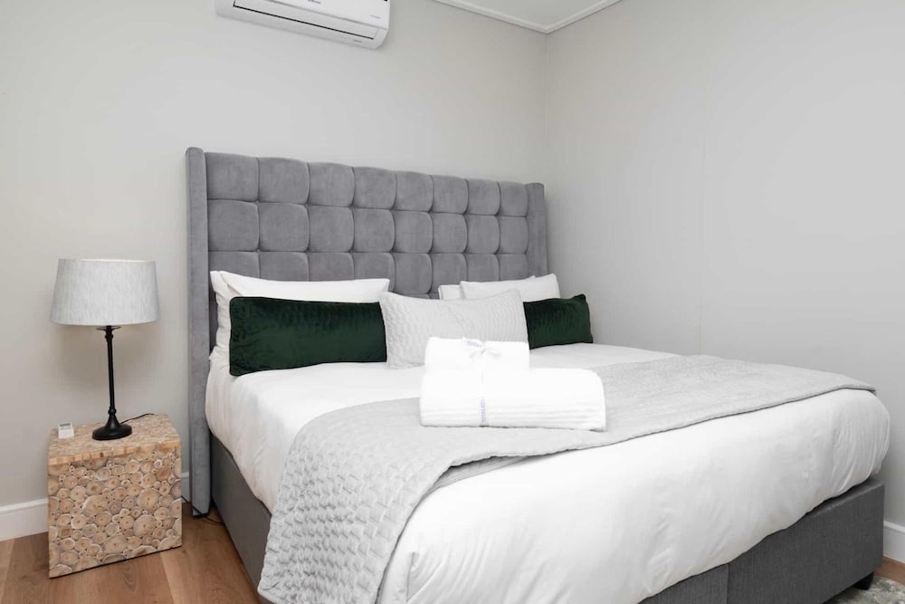 Modern Central Secure Cape Town 2bed Bantry Suite