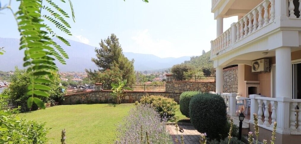 Villa TH09 by JoyLettings view 3