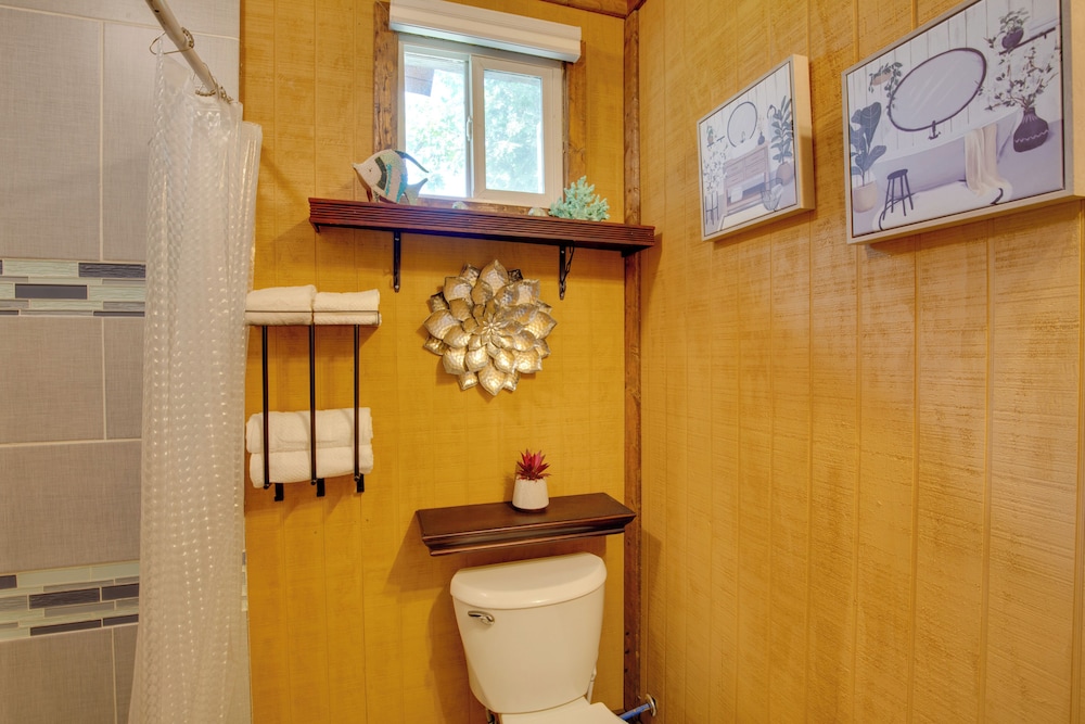 'bayview' - Lakefront Family Cabin in Odessa!