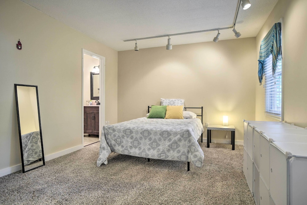 Tree-lined Durham Townhome: Close to Parks! view 5