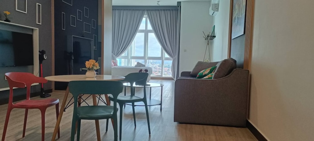 Twin Galaxy Minimalist Studio 2-4pax CIQ JB Town