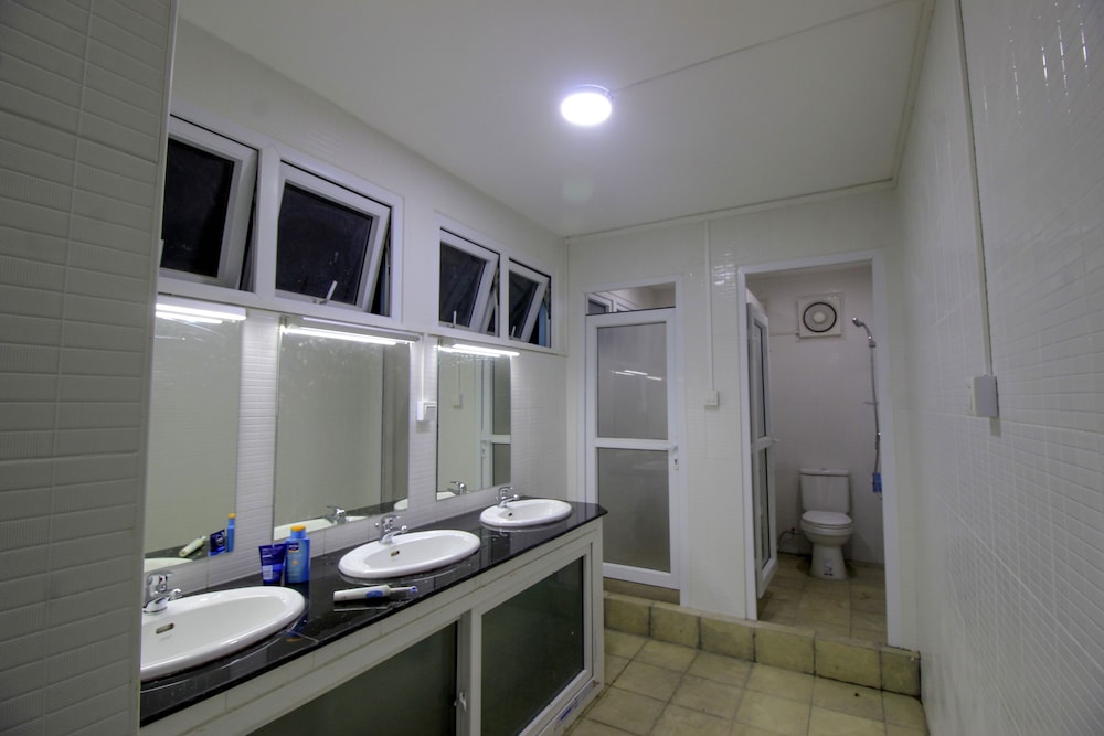 Hardwood Lodge - Hostel