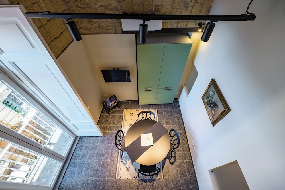 La Pinacoteca Aparthotel by NapoliApartments