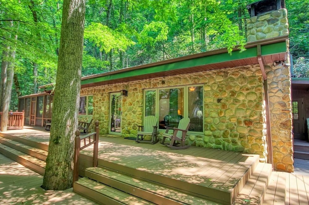 Mountain View Bliss - Cozy 1BR Cabin