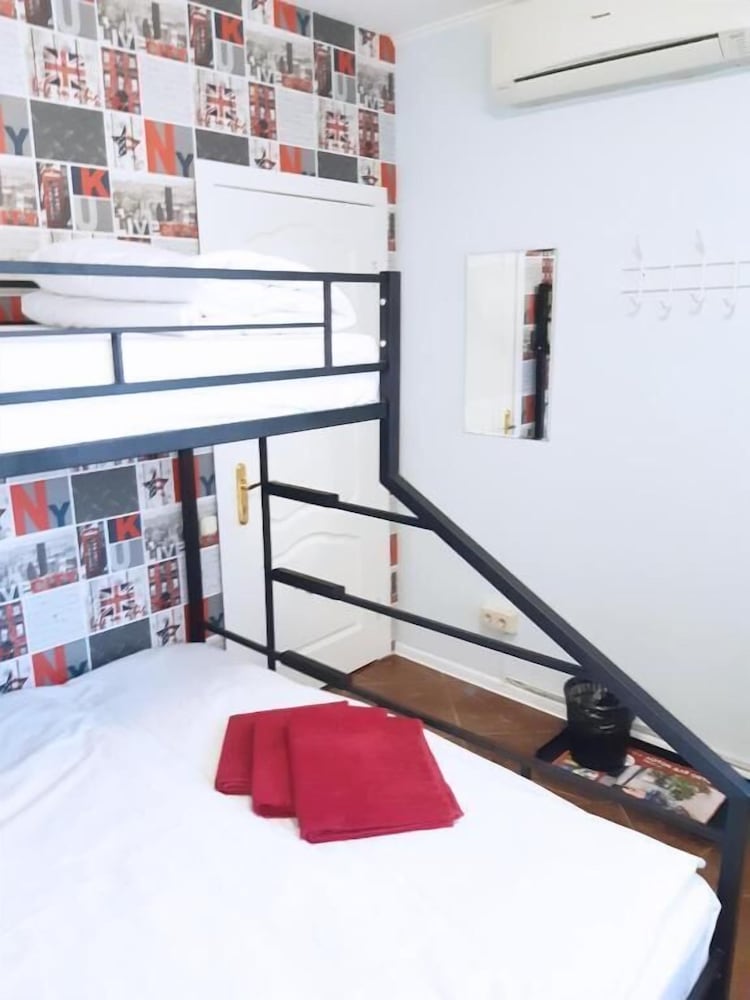 Christal - Hostel