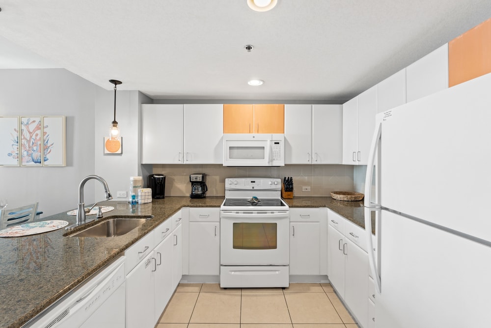 Grand Panama Beach Resort by Book That Condo