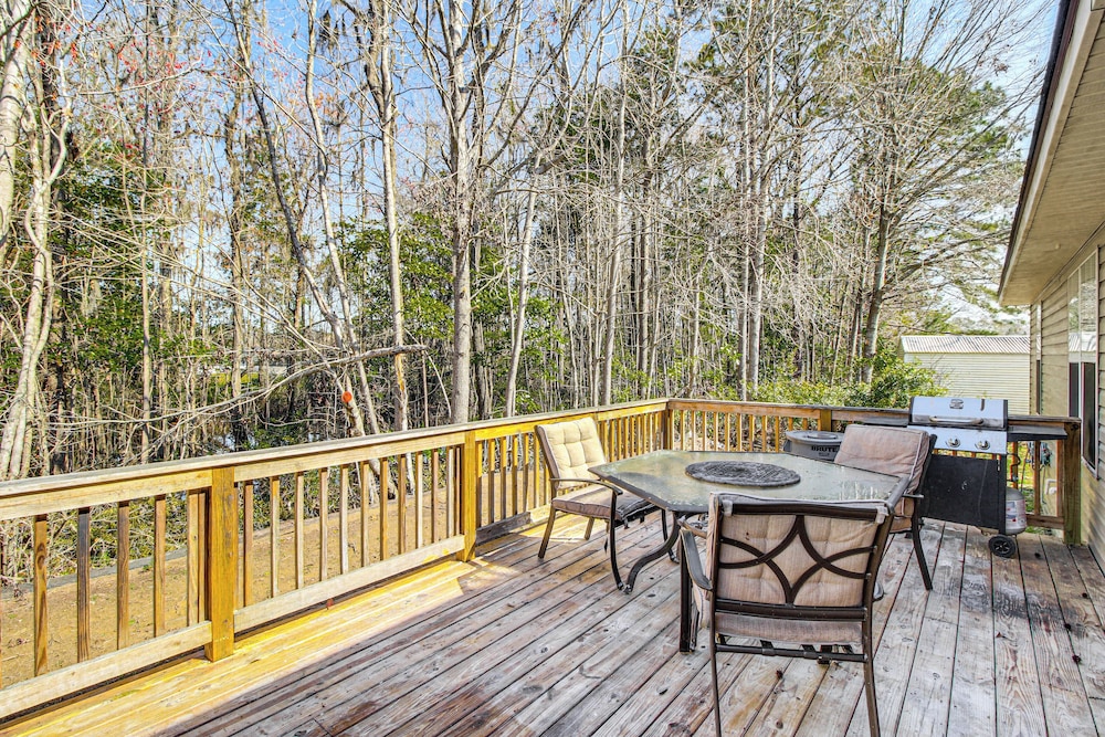 3 Mi to Hunter Army Airfield: Home w/ Serene Deck