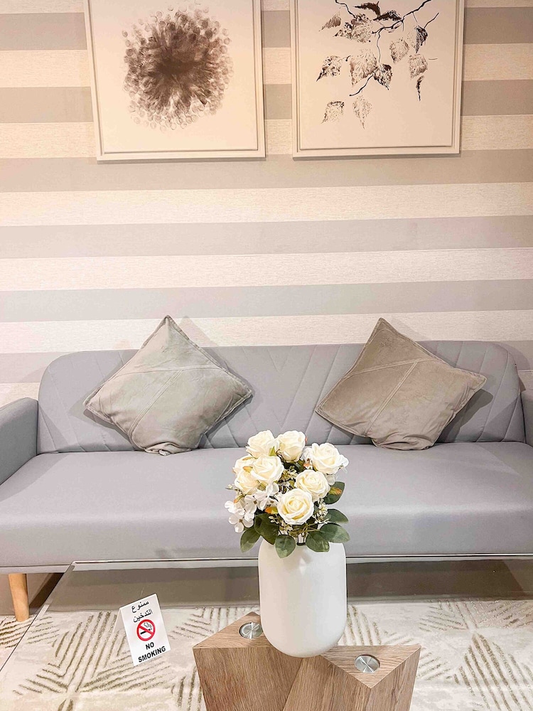 Cosmos Living Stylish Studio Near Marina