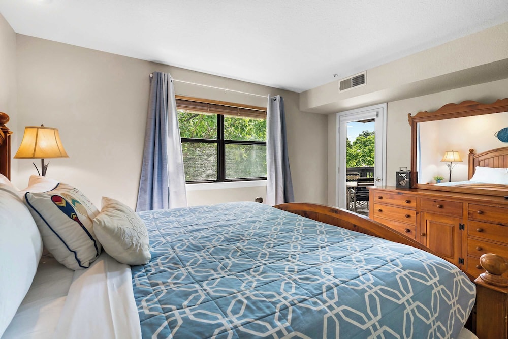 Ron's Retreat Stay for 6 With Resort Amenities