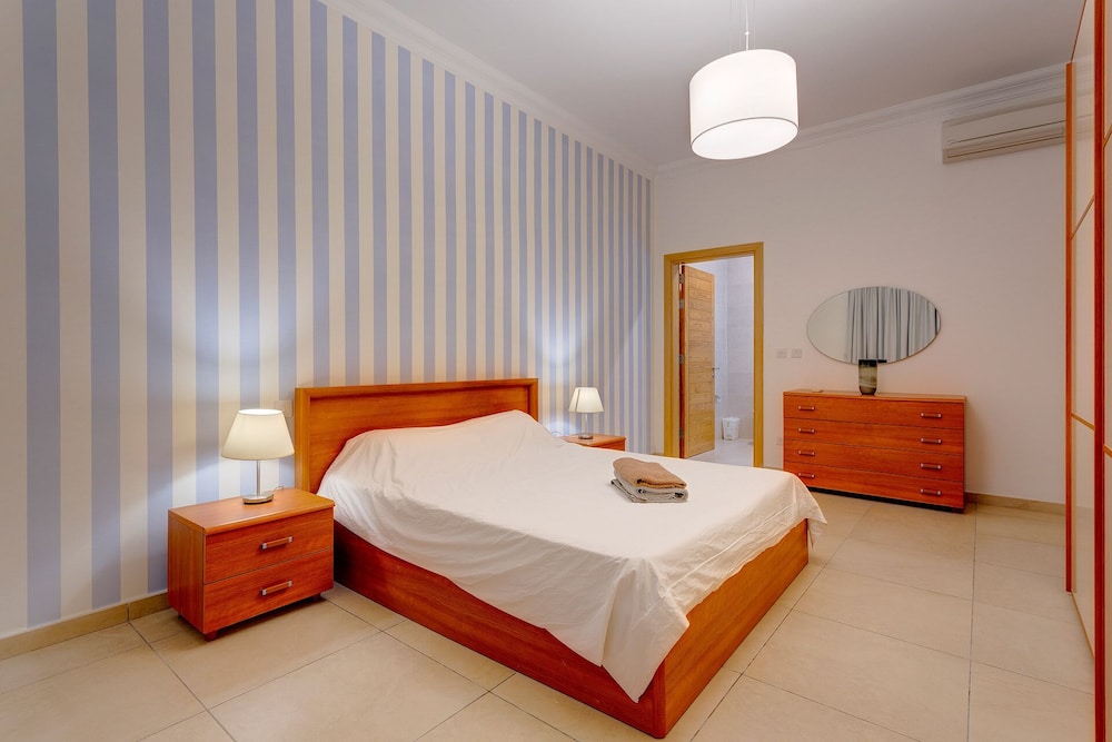 Superb Apartment IN Fort Cambridge With Pool view 2