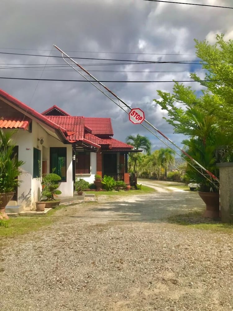 Jasmine Villa Tropical Garden