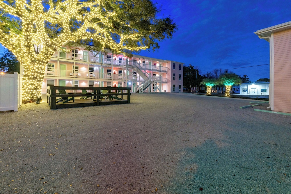 Treehouse Lounge - RR Beach Club