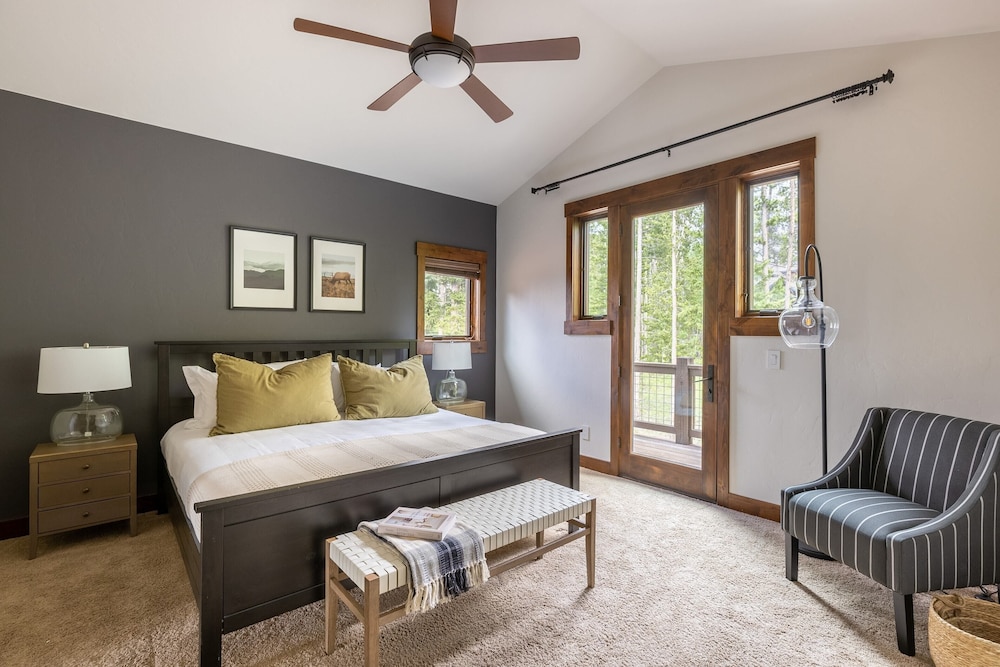 Dillon by Avantstay Private Mountain Home w/ Hot Tub w/ Views & Shuffleboard! view 2