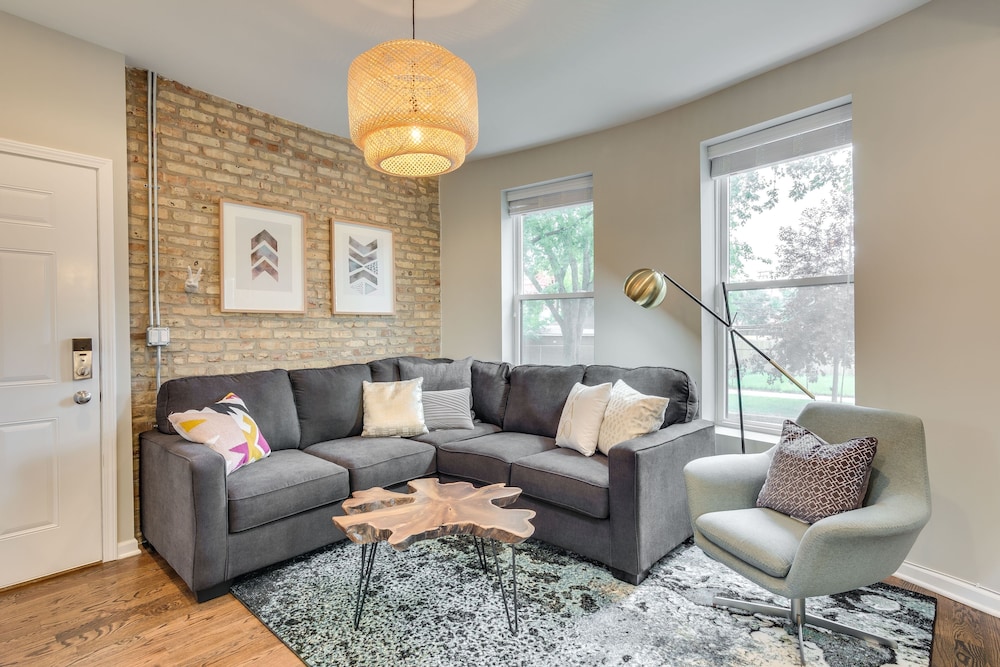 Chicago Vacations - Vibrant  Stylish 4 Bed Condo near Humboldt Park by AllSet Turnover - Property Image 10