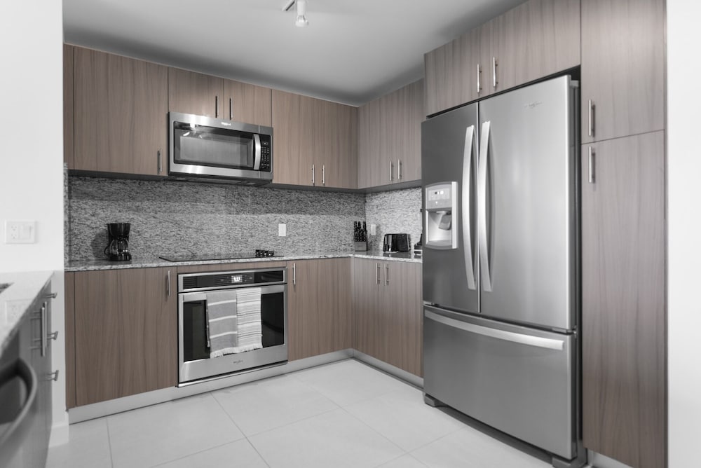 Cozy apt from Downtown Doral Park
