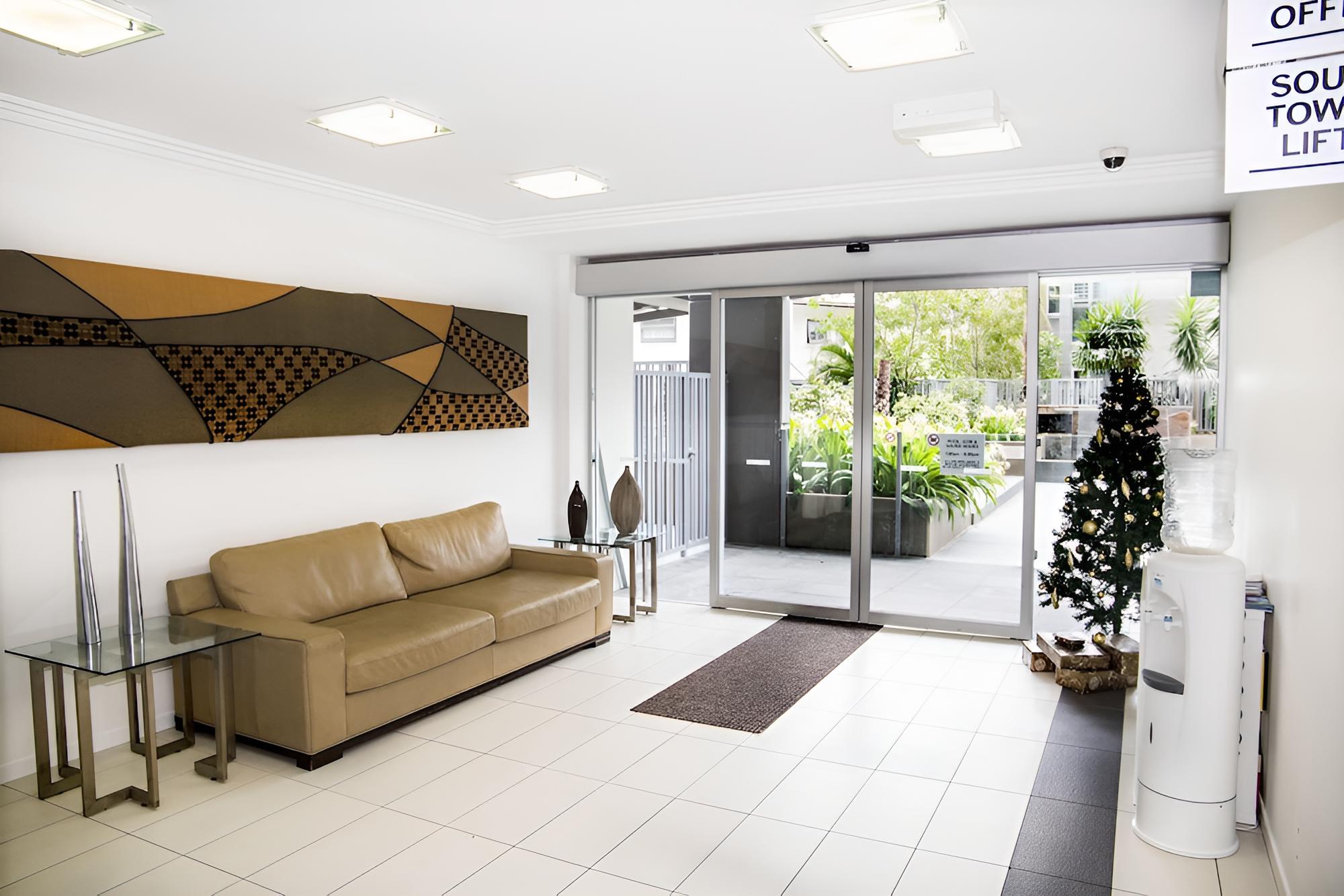 Surfers Paradise Suite with Pool and Spa