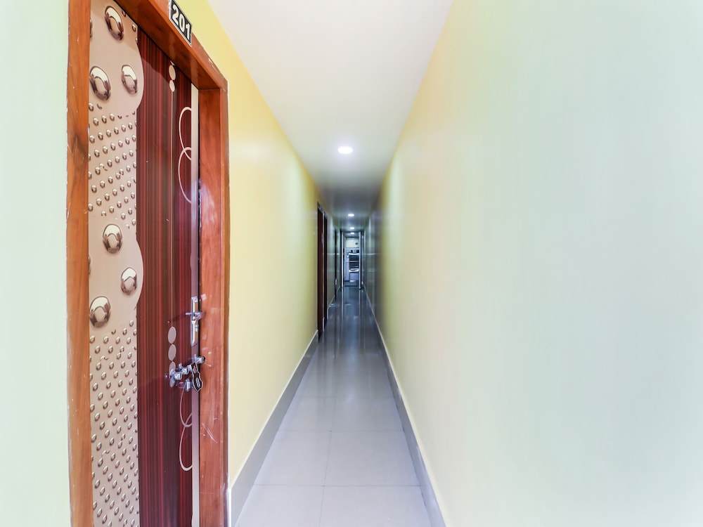 OYO 27073 Hotel Grand Silicon view 2