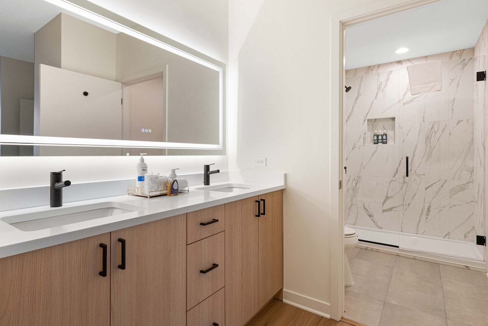 Fulton Group Stay 2 Apartments Skyline Views