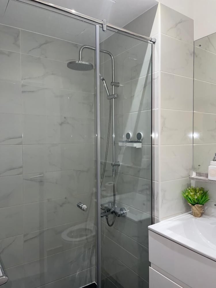 Easy Stay at Embassy Gardens Apartment