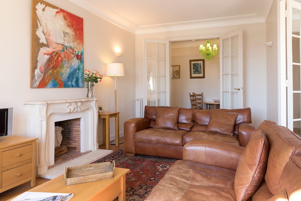 Eiffel Park Peaceful 1 Bedroom Apt Near the Eiffel Tower