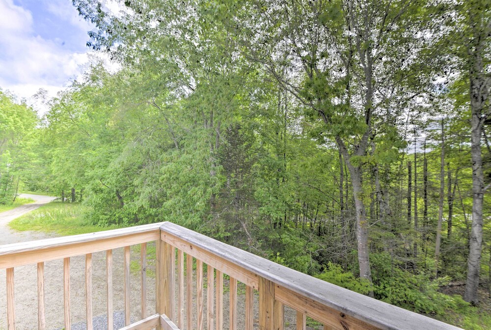 Pet-friendly Prospect Apartment: 7 Mi to Beach!